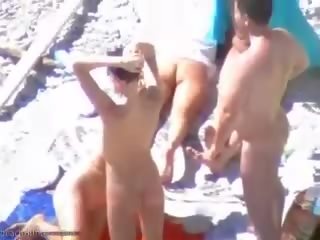 Sončenje plaža sluts imajo nekaj najstnice skupina x ocenjeno posnetek zabavno