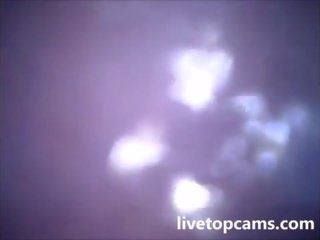 Joven hembra se corre filmado desde dentro un vagina en livetopcams pt1