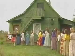 Eerste vrouwen neuken in de platteland