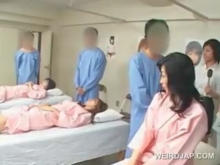 Asia brunette murid wedok blows upslika putz at the rumah sakit