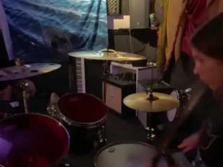 Felicity feline drumming dlouho jam