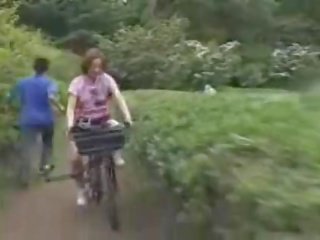 Nhật bản trẻ phụ nữ masturbated trong khi cưỡi một specially modified giới tính video bike!